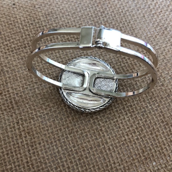 Silver & Black Medallion Braclet - Picture 8 of 10